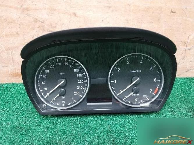 BMW 3-Series 2009 — панель приборов 918705201
