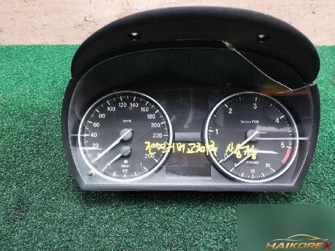 BMW 3 Series 2010 — приборная панель 922096301