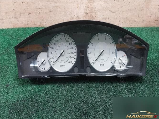Chrysler 300 2008 — приборная панель 05172119AF