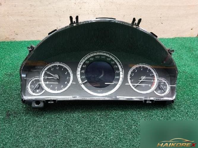 Mercedes-Benz E-Class 2011 — приборная панель A2129003213