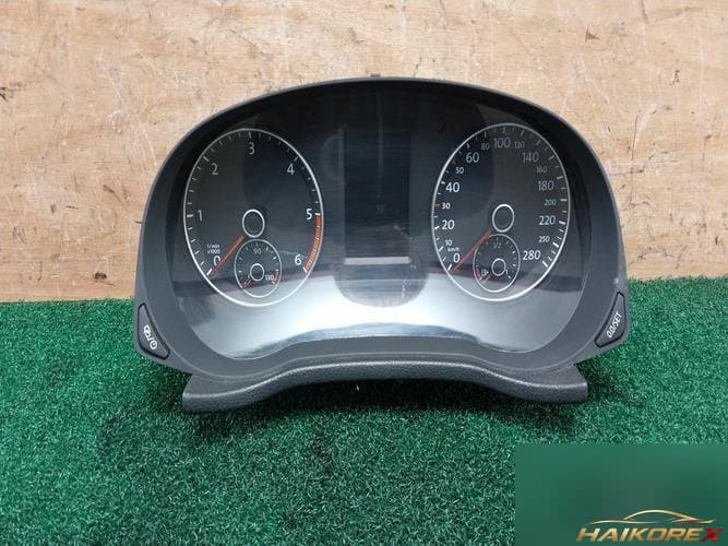 Volkswagen Passat 2013 — панель приборов 561920870C