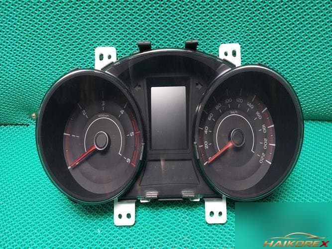 KG Mobility Tivoli 2016 — панель приборов 8021035020