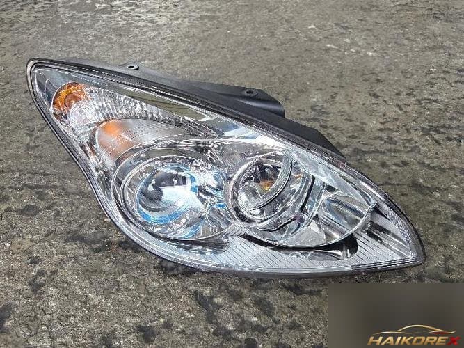 Hyundai i30 2010 — фара правая