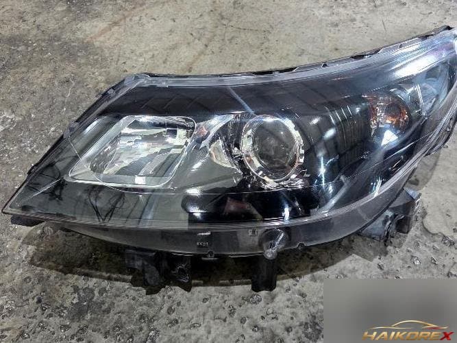 Renault SM5 2011 — фара передняя левая 260608762R