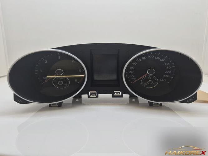 Volkswagen Golf 2011 — приборная панель 5K0920871A