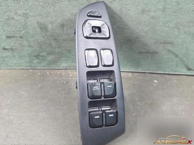 Hyundai Tucson 2010 — кнопка стеклоподъемника 93570-2S0109P