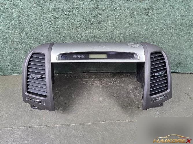 Hyundai Santa Fe 2012 — дефлектор обдува 945102B000