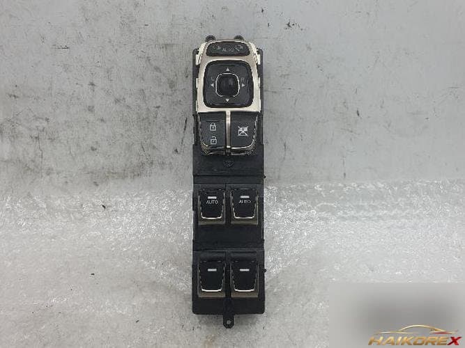 Hyundai Granzer 2011 — кнопка стеклоподъемника водителя 93570-3V020RY