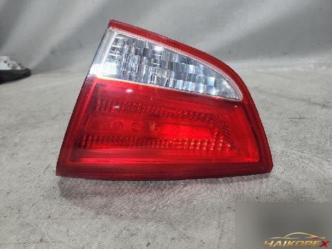 Hyundai Tucson 2013 — накладка крышки багажника (с фонарём) 1