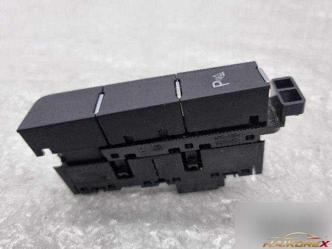 Volkswagen Golf 2015 — кнопка парковочного датчика 5G1 927 230 E