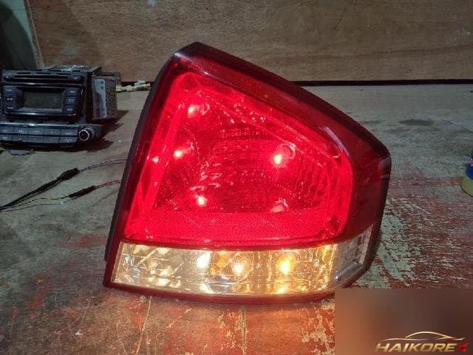 Kia Cerato 2008 — задний комбинированный фонарь правый (со стороны пассажира)