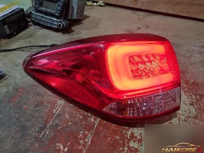 Kia Carens 2016 — комбинированный фонарь задний левый (водителя) 92401-A4100