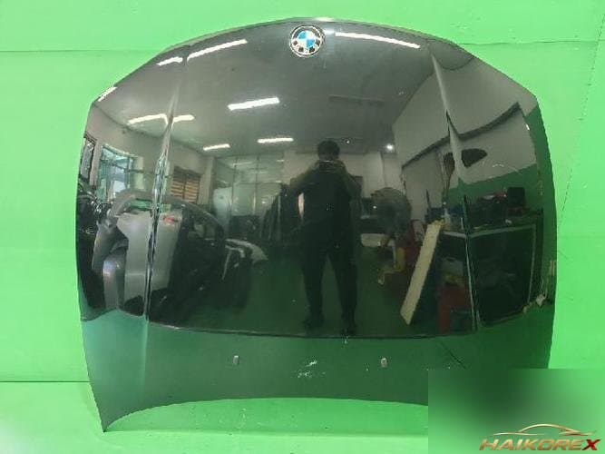 BMW 1 Series 2010 — капот