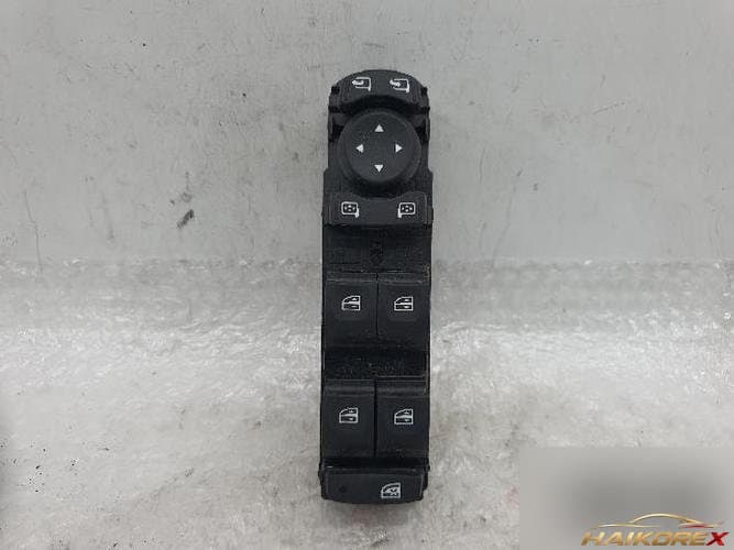 Renault SM3 2017 — блок кнопок стеклоподъёмника водителя 254004011R