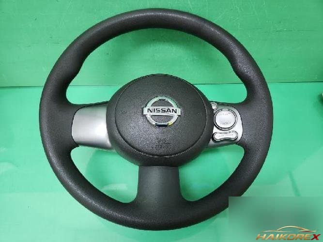 Nissan Cube 2012 — рулевое колесо 3