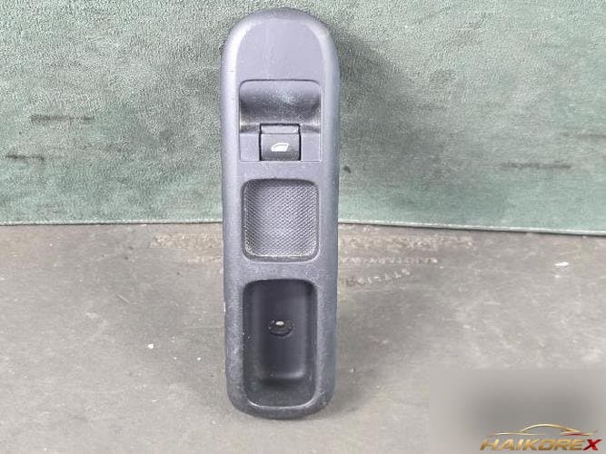 Peugeot 3008 2014 — кнопка стеклоподъемника 96650618ZD