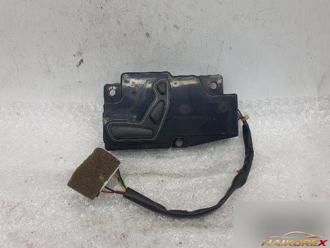 Hyundai Equus 2006 — кнопка регулировки сиденья пассажира 88991-3B000