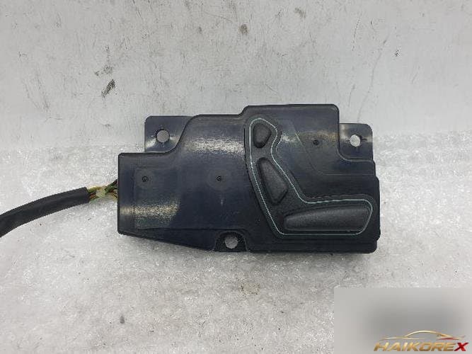 Hyundai Equus 2006 — кнопка регулировки сиденья водителя 88990-3B010