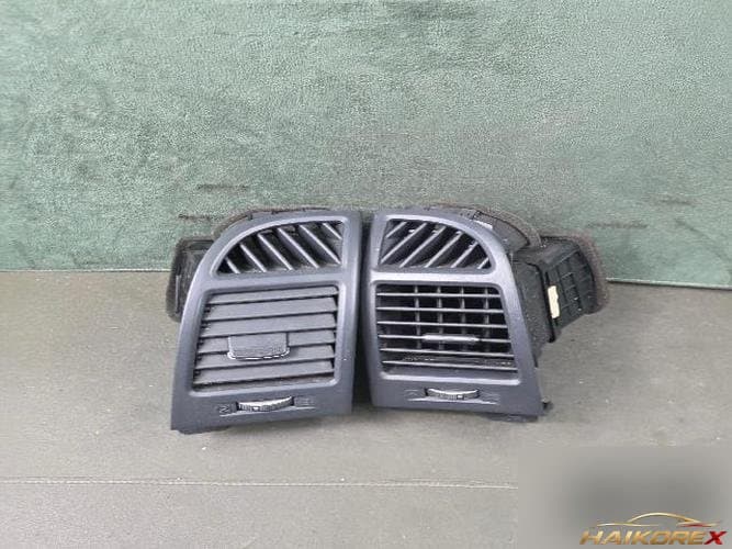 Hyundai Santa Fe 2008 — дефлектор воздуховода 97490-2B000