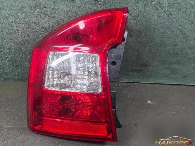 Kia Carens 2008 — комбинированный фонарь задний левый (со стороны водителя)