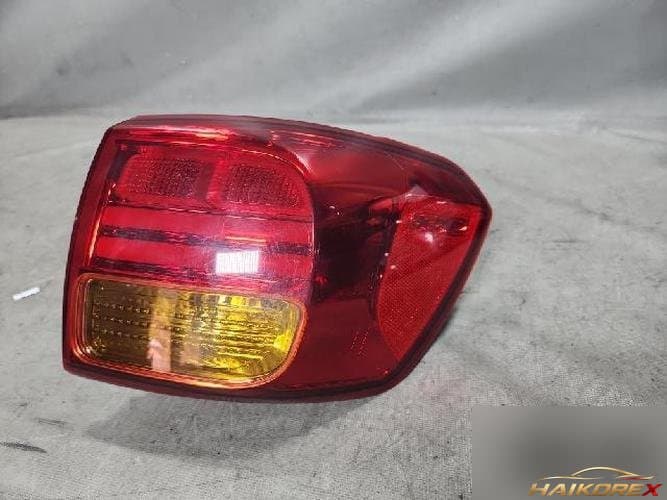 Kia Carnival 2015 — комбинированный фонарь задний правый (пассажирский)