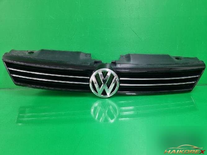 Volkswagen Jetta 2013 — решётка радиатора 5C6 853 653 655
