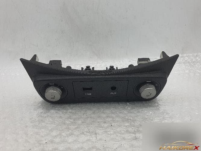 KG Mobility Tivoli 2017 — кнопка подогрева сидений с USB 85400-35020