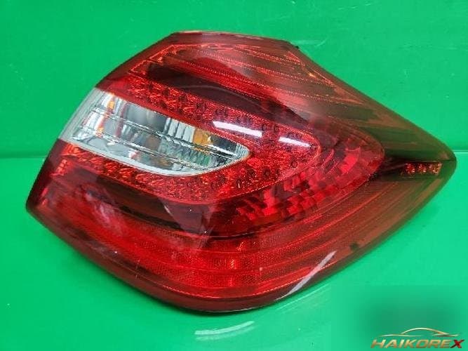 Hyundai Genesis 2013 — комбинированный задний фонарь правый (со стороны пассажира)
