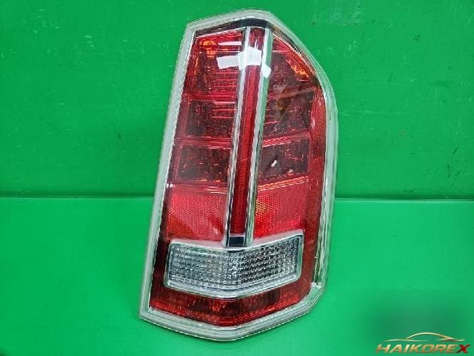 Chrysler 300 2012 — комбинированный фонарь задний правый