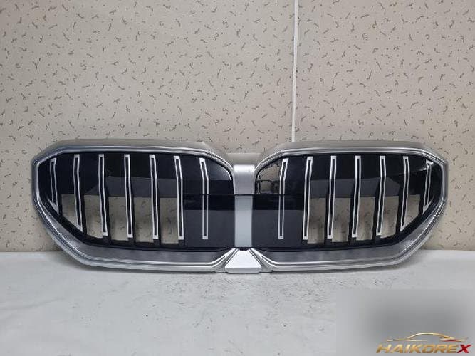 BMW 5 Series 2025 — радиаторная решетка передняя