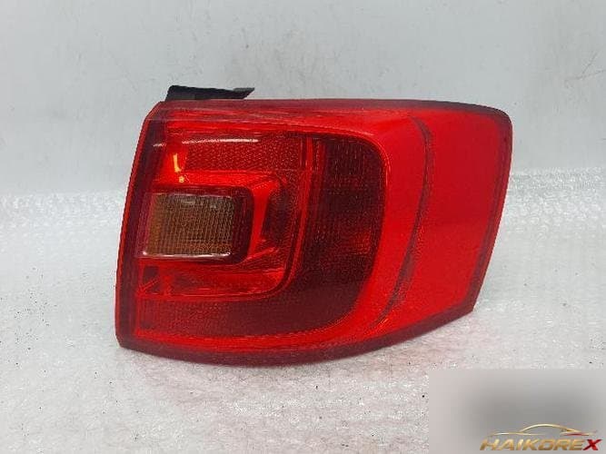 Volkswagen Jetta 2011 — задний фонарь правый
