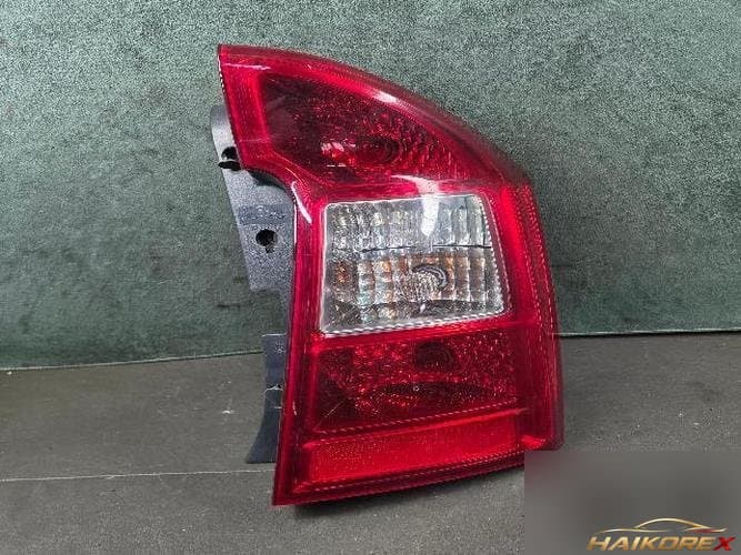 Kia Carens 2009 — комбинированный фонарь задний правый