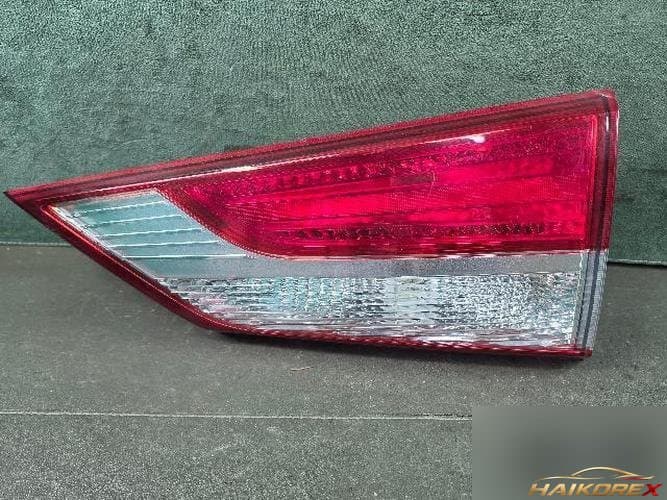 SsangYong Korando 2016 — белый молдинг крышки багажника