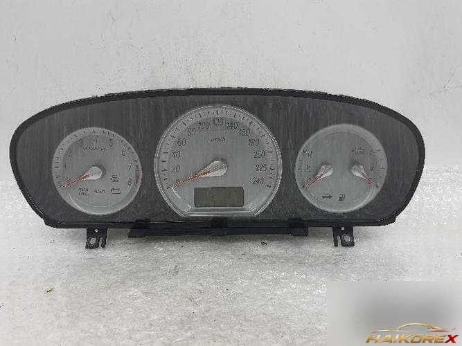 Hyundai Sonata 2005 — приборная панель
