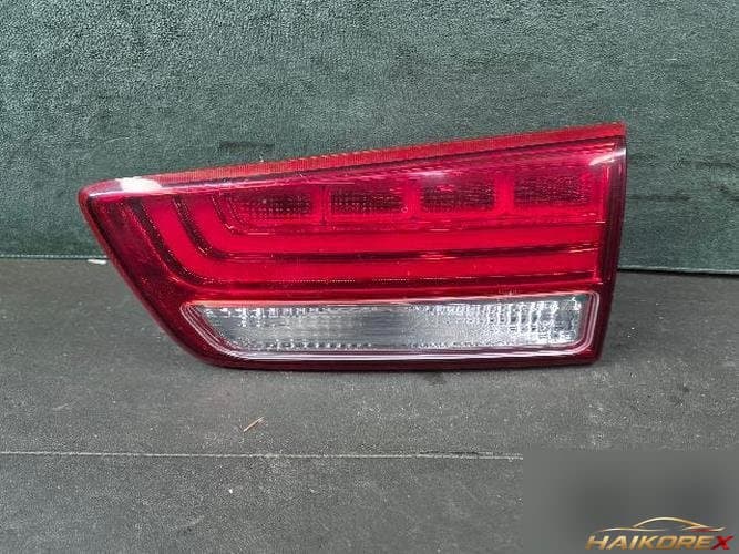 Kia Carnival 2015 — белый отделочный элемент багажника (багажное освещение)