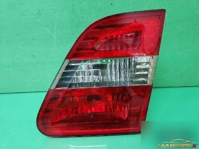 Mercedes-Benz B-Class 2010 — задняя крышка багажника (фонарь багажника)