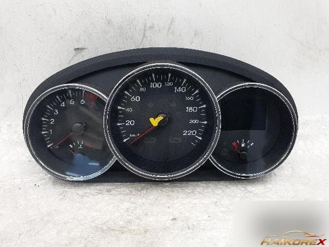 Renault SM3 2011 — приборная панель