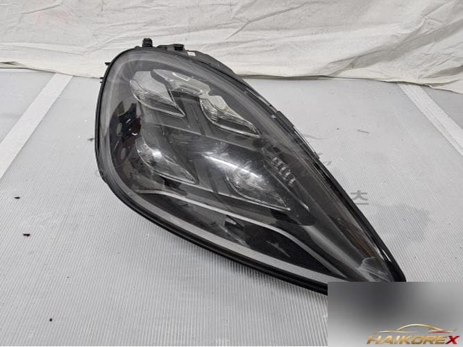 Porsche Cayenne 2020 — фара передняя правая