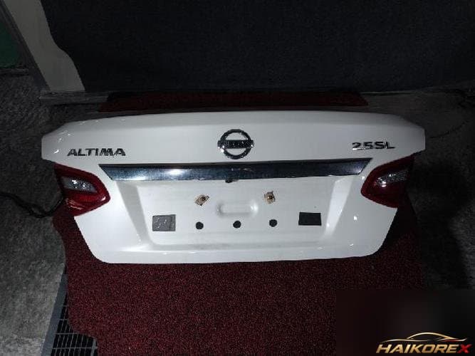 Nissan Altima 2018 — крышка багажника