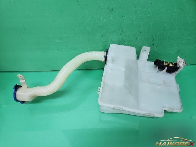 SsangYong Korando 2011 — бачок охлаждающей жидкости и омывающей жидкости