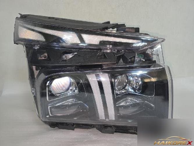 Hyundai Santa Fe 2022 — фара передняя правая