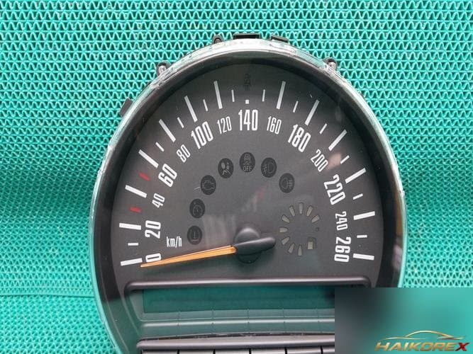 MINI Clubman 2011 — приборная панель