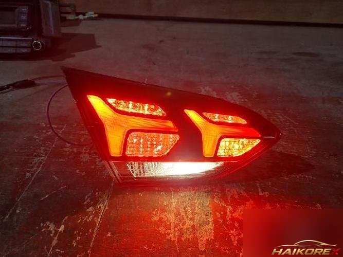 Hyundai Veloster 2018 — накладка задней двери левая