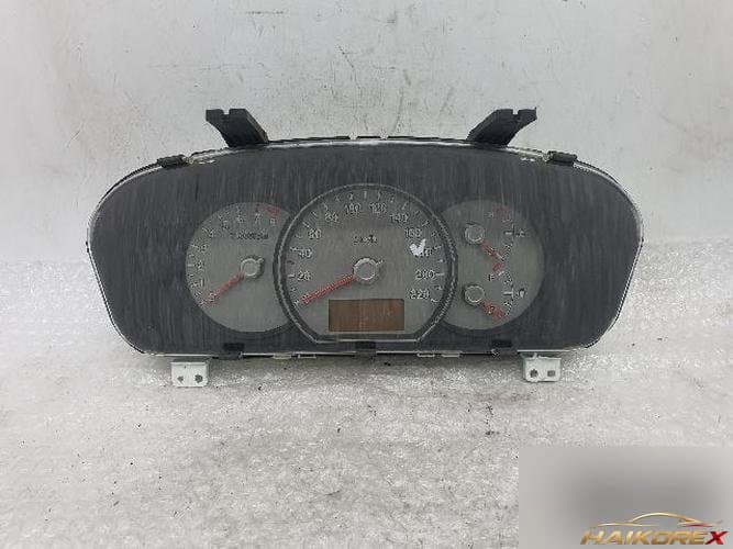 Kia Carens 2007 — панель приборов