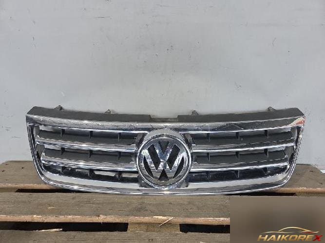 Volkswagen Touareg 2006 — решетка радиатора