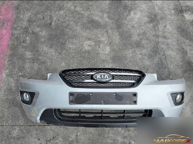 Kia Carens 2009 — передний бампер