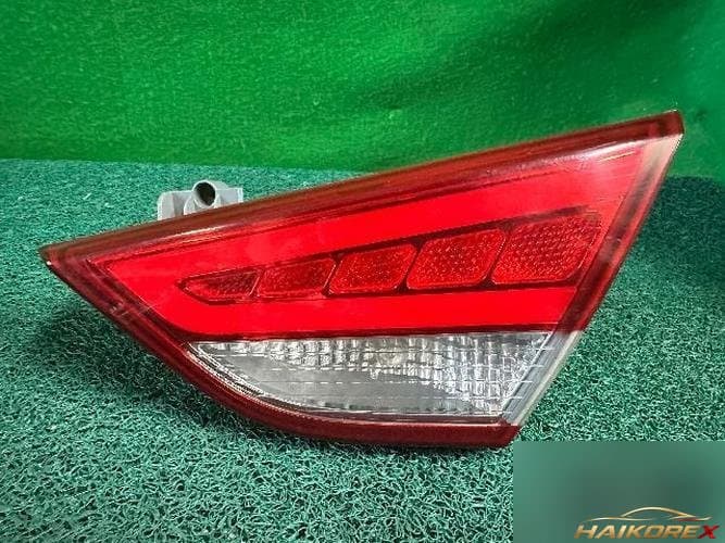 Hyundai Sonata 2014 — белый отделитель багажника (багажная фонарь)
