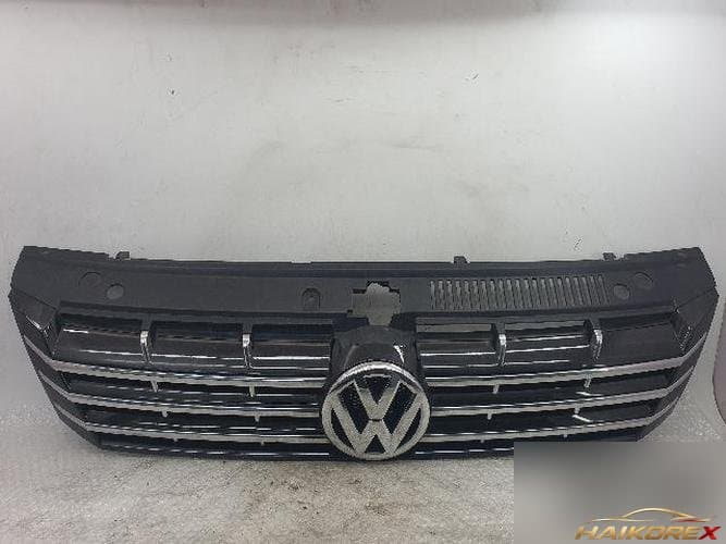 Volkswagen Passat 2013 — радиаторная решетка
