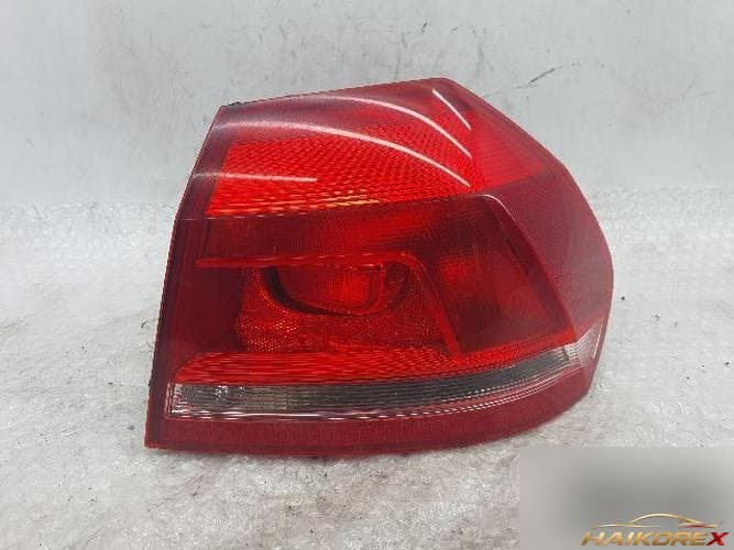 Volkswagen Passat 2013 — комбинированный фонарь задний правый