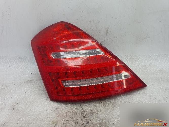 Mercedes-Benz S-Class 2010 — комбинированный фонарь задний левый